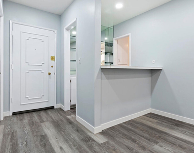 927 N Kings Road - Photo Thumbnail 22