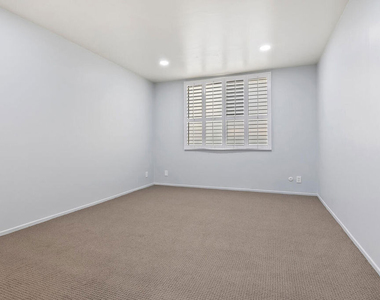 927 N Kings Road - Photo Thumbnail 26