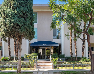 927 N Kings Road - Photo Thumbnail 13