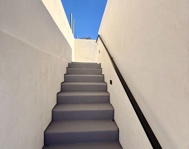 2707 Benedict Street - Photo Thumbnail 23