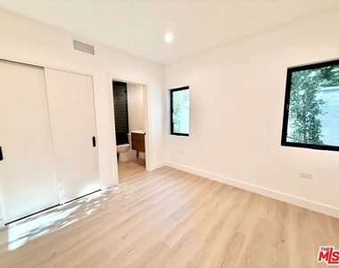2707 Benedict Street - Photo Thumbnail 8