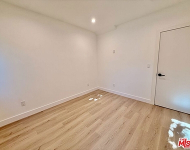 2707 Benedict Street - Photo Thumbnail 9