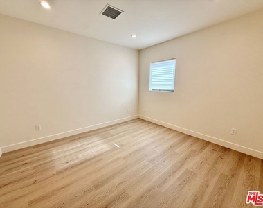 2707 Benedict Street - Photo Thumbnail 12