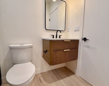 2707 Benedict Street - Photo Thumbnail 4