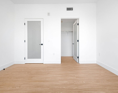 8555 Colgate Avenue - Photo Thumbnail 8