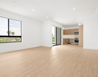8555 Colgate Avenue - Photo Thumbnail 3