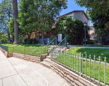 13621 Valerio Street - Photo Thumbnail 15
