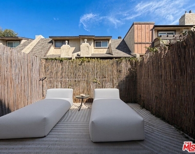 13621 Valerio Street - Photo Thumbnail 14