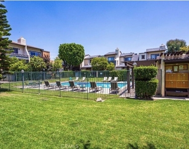 13621 Valerio Street - Photo Thumbnail 17
