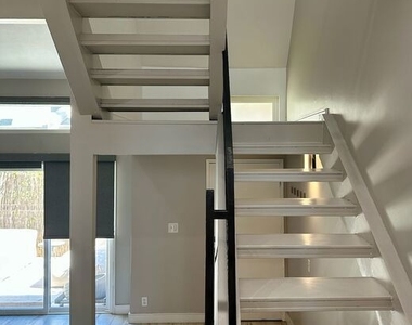 13621 Valerio Street - Photo Thumbnail 12