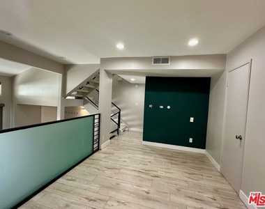 13621 Valerio Street - Photo Thumbnail 9