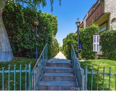 13621 Valerio Street - Photo Thumbnail 16