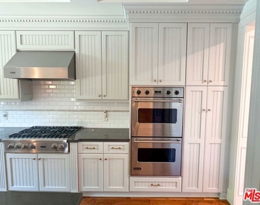 4309 Shadyglade Avenue - Photo Thumbnail 3
