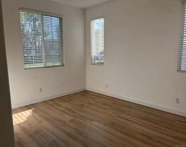 229 Kensington Park - Photo Thumbnail 4