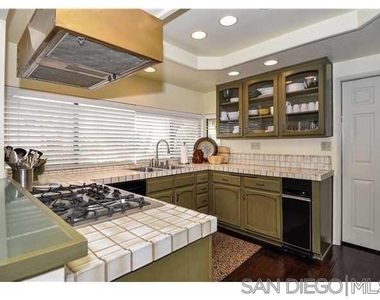 3805 Violet Glen - Photo Thumbnail 8