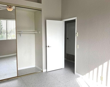 2601 S Broadmoor Drive - Photo Thumbnail 5