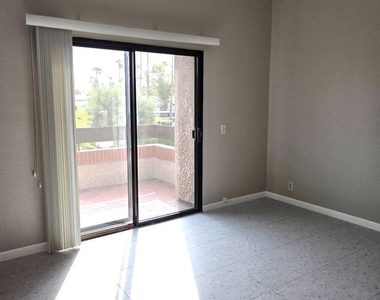 2601 S Broadmoor Drive - Photo Thumbnail 10