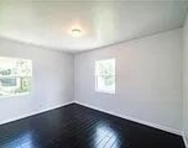 18826 Van Ness Avenue - Photo Thumbnail 14