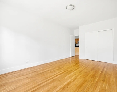 1BR in Chelsea - Photo Thumbnail 7