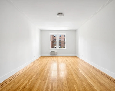 1BR in Chelsea - Photo Thumbnail 2