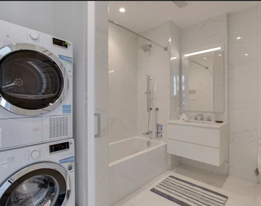 222 East 44th Street - Photo Thumbnail 4