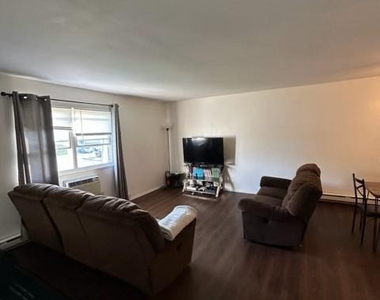 17 White Gate Road - Photo Thumbnail 4