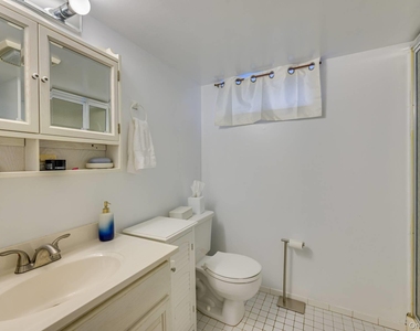 35 Maryland Boulevard - Photo Thumbnail 12