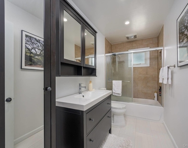 35 Maryland Boulevard - Photo Thumbnail 11