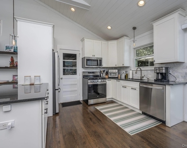 35 Maryland Boulevard - Photo Thumbnail 5