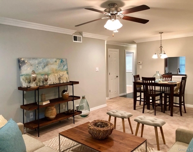40 Country Club Drive - Photo Thumbnail 4