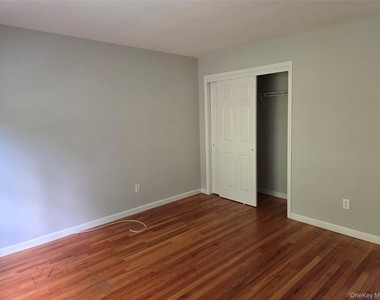 14 Pavilion Road - Photo Thumbnail 8