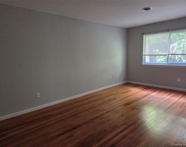 14 Pavilion Road - Photo Thumbnail 7