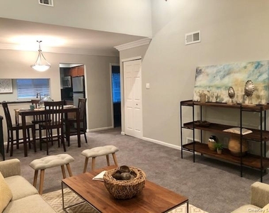 40 Country Club Drive - Photo Thumbnail 5