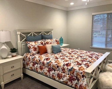 40 Country Club Drive - Photo Thumbnail 6
