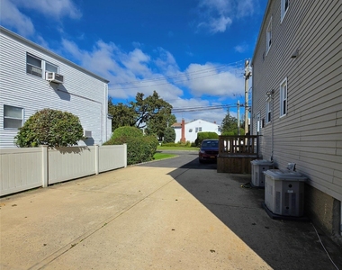 203 Main Street - Photo Thumbnail 13