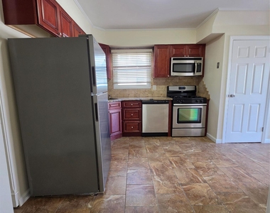 203 Main Street - Photo Thumbnail 4