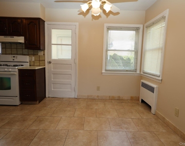 492 4th Street - Photo Thumbnail 4