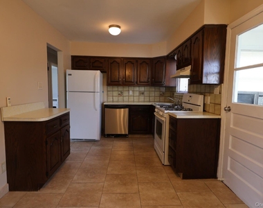 492 4th Street - Photo Thumbnail 5