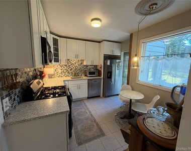 329 Grandview Boulevard - Photo Thumbnail 7