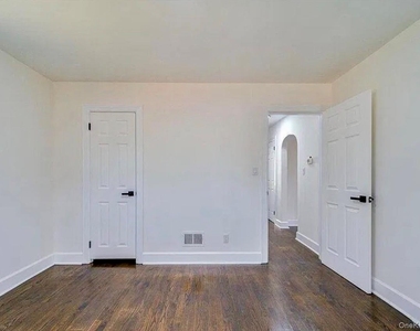 63 Fairview Avenue - Photo Thumbnail 18
