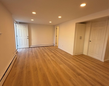 23 Mansion Ave - Photo Thumbnail 8