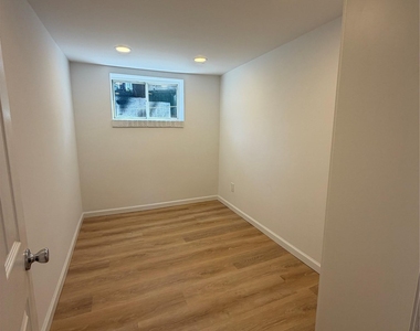23 Mansion Ave - Photo Thumbnail 11