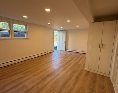 23 Mansion Ave - Photo Thumbnail 9