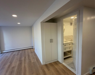 23 Mansion Ave - Photo Thumbnail 6