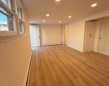 23 Mansion Ave - Photo Thumbnail 7