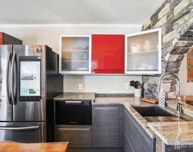 140 Coolidge Avenue - Photo Thumbnail 11