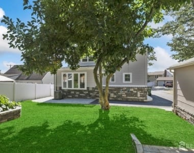 140 Coolidge Avenue - Photo Thumbnail 4