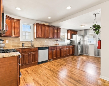 74 Elmwood Avenue - Photo Thumbnail 6