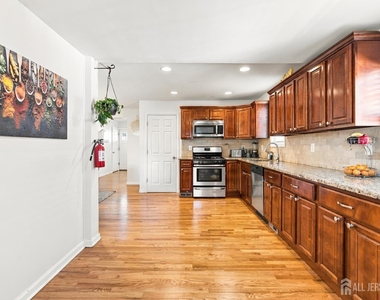 74 Elmwood Avenue - Photo Thumbnail 8