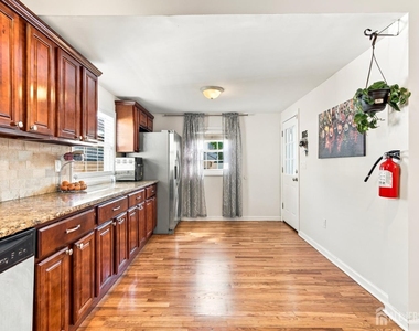 74 Elmwood Avenue - Photo Thumbnail 7